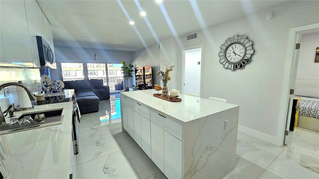 For Rent: $3,950 (1 beds, 1 baths, 870 Square Feet)