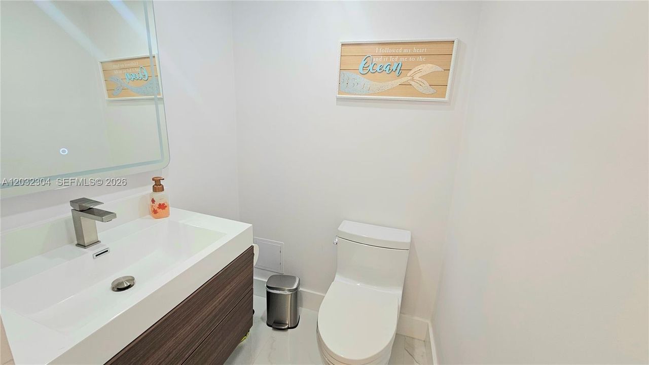For Rent: $3,950 (1 beds, 1 baths, 870 Square Feet)