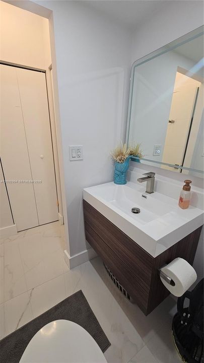 For Rent: $3,950 (1 beds, 1 baths, 870 Square Feet)