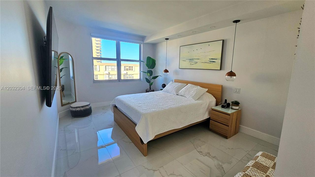For Rent: $3,950 (1 beds, 1 baths, 870 Square Feet)