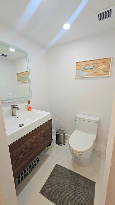 For Rent: $3,950 (1 beds, 1 baths, 870 Square Feet)
