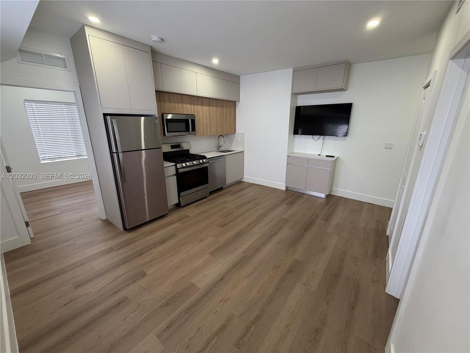 For Rent: $2,400 (1 beds, 1 baths, 466 Square Feet)