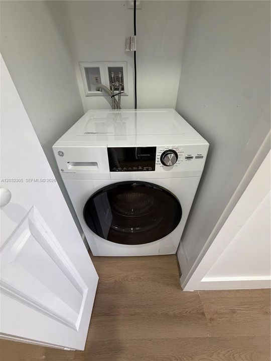 For Rent: $2,400 (1 beds, 1 baths, 466 Square Feet)