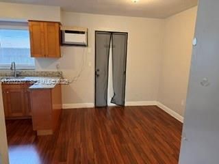 For Rent: $1,950 (2 beds, 1 baths, 3237 Square Feet)