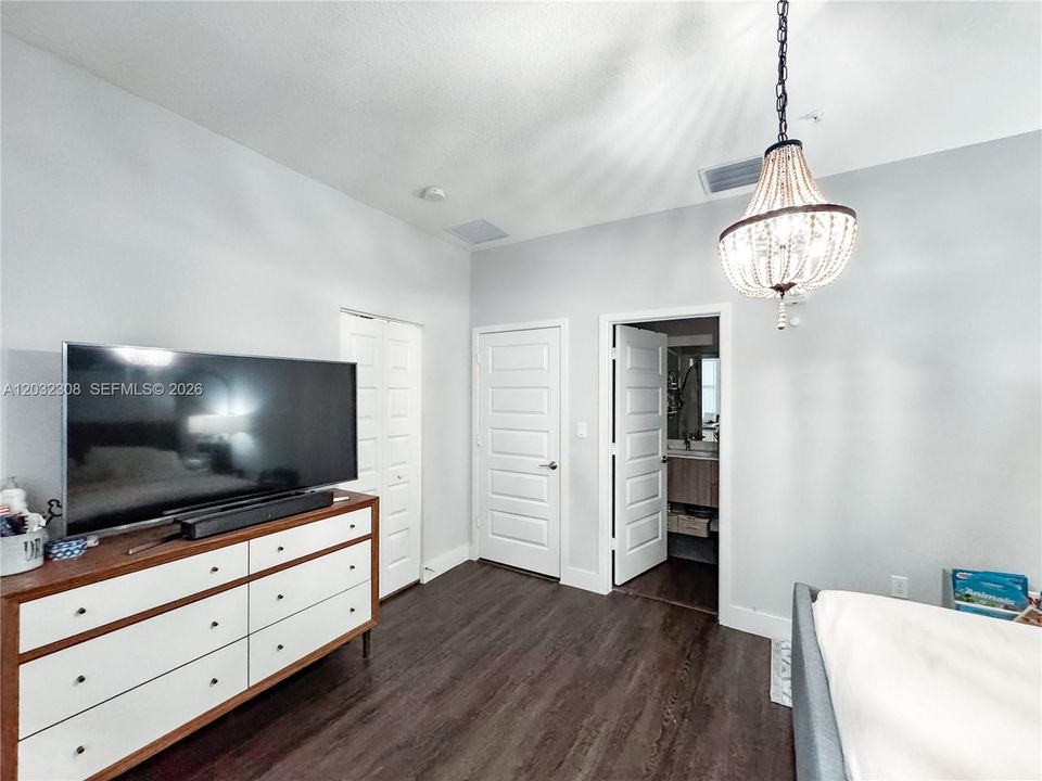 For Sale: $465,000 (3 beds, 2 baths, 1345 Square Feet)