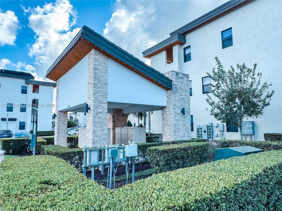 For Sale: $465,000 (3 beds, 2 baths, 1345 Square Feet)