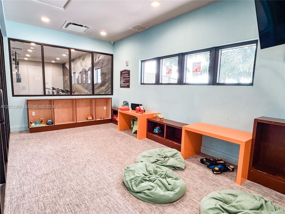 For Sale: $465,000 (3 beds, 2 baths, 1345 Square Feet)
