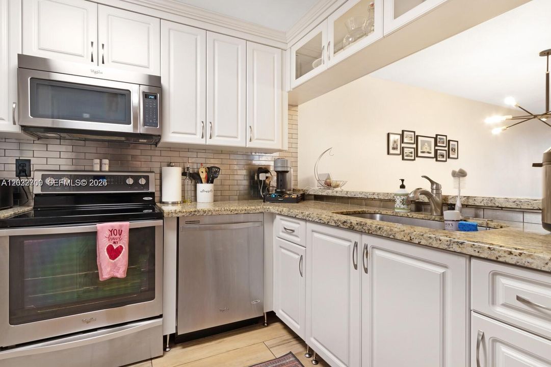 For Rent: $3,000 (3 beds, 2 baths, 1323 Square Feet)