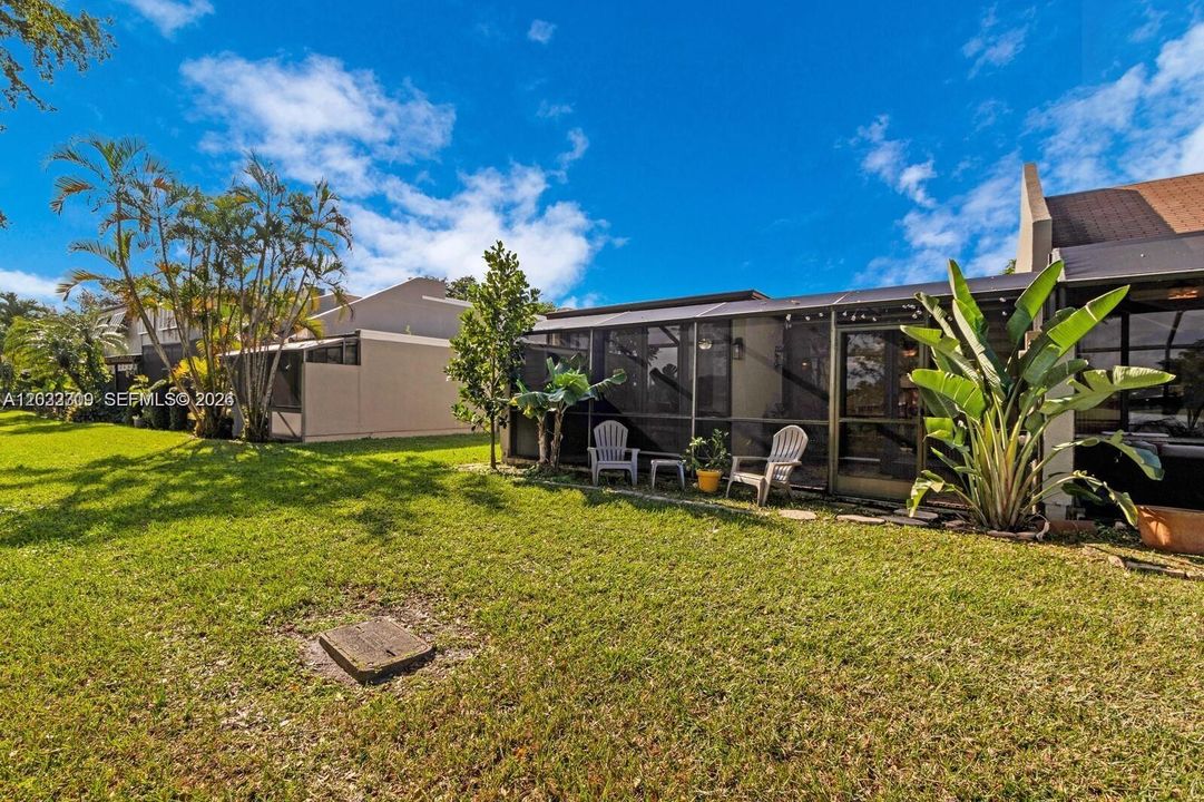 For Rent: $3,000 (3 beds, 2 baths, 1323 Square Feet)