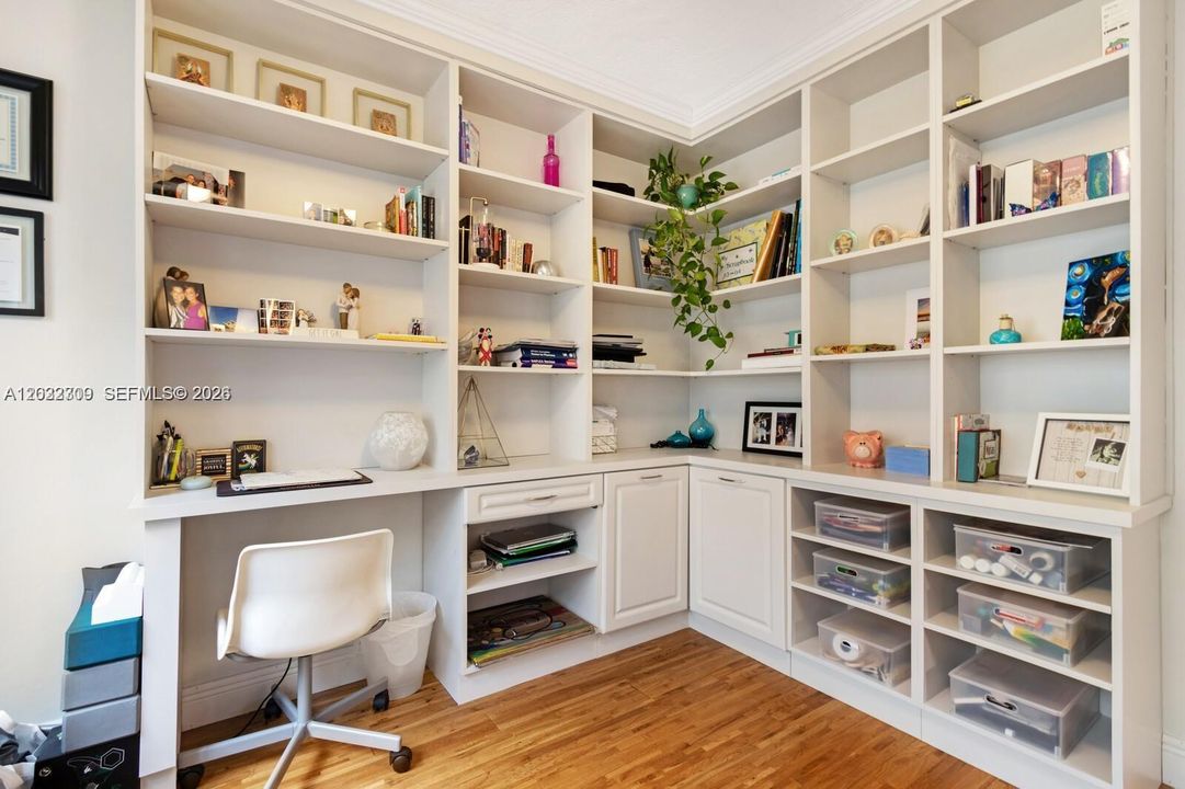 For Rent: $3,000 (3 beds, 2 baths, 1323 Square Feet)