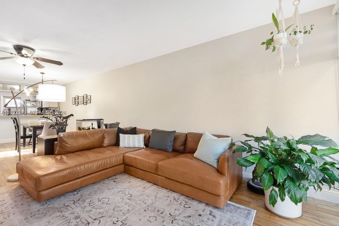 For Rent: $3,000 (3 beds, 2 baths, 1323 Square Feet)