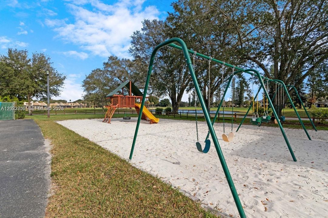 For Rent: $3,000 (3 beds, 2 baths, 1323 Square Feet)