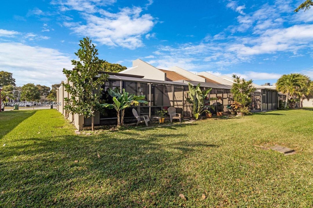 For Rent: $3,000 (3 beds, 2 baths, 1323 Square Feet)