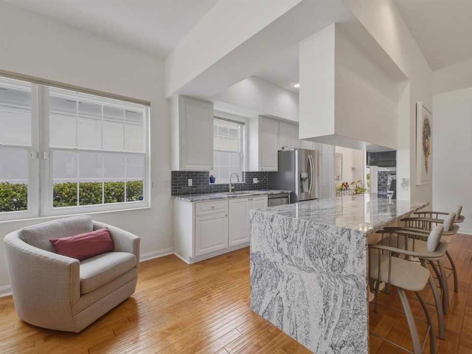 Kitchen Breakfast Bar