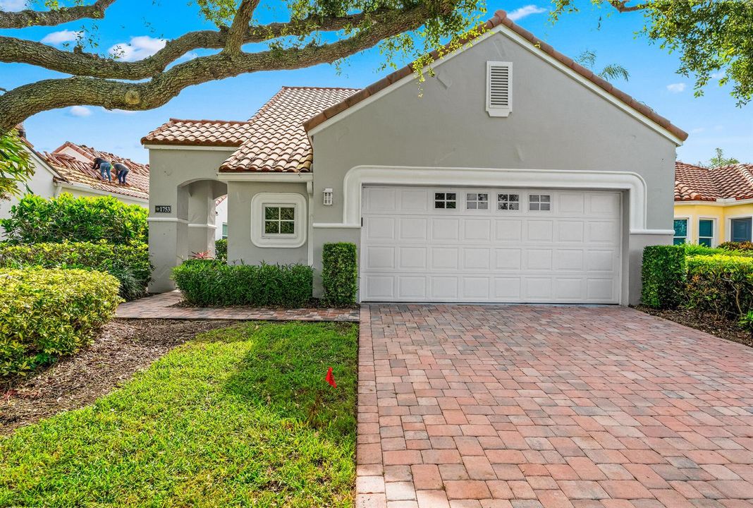 1753 Victoria Circle-104