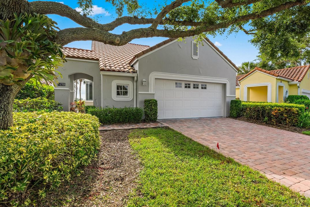 1753 Victoria Circle-109