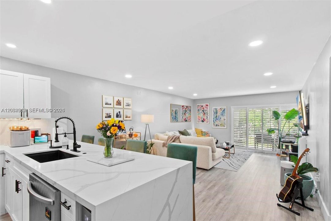 For Rent: $2,500 (2 beds, 1 baths, 900 Square Feet)