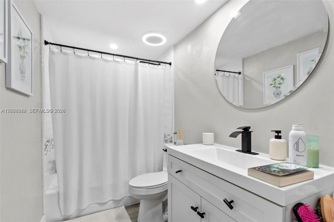 For Rent: $2,500 (2 beds, 1 baths, 900 Square Feet)