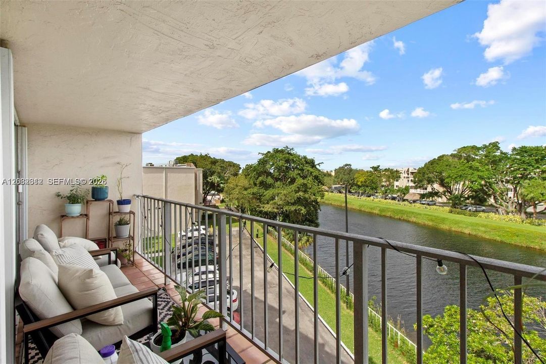 For Rent: $2,500 (2 beds, 1 baths, 900 Square Feet)