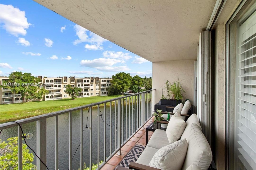 For Rent: $2,500 (2 beds, 1 baths, 900 Square Feet)