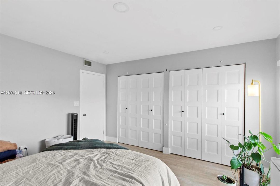 For Rent: $2,500 (2 beds, 1 baths, 900 Square Feet)