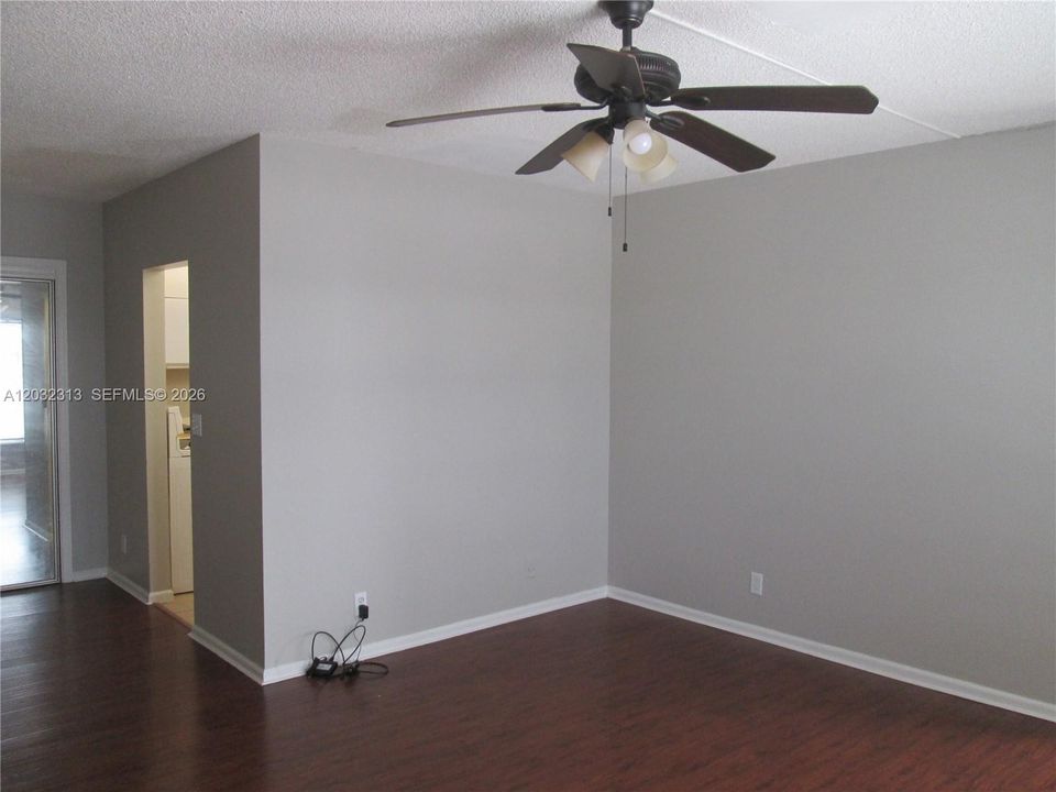 For Rent: $1,650 (2 beds, 1 baths, 875 Square Feet)