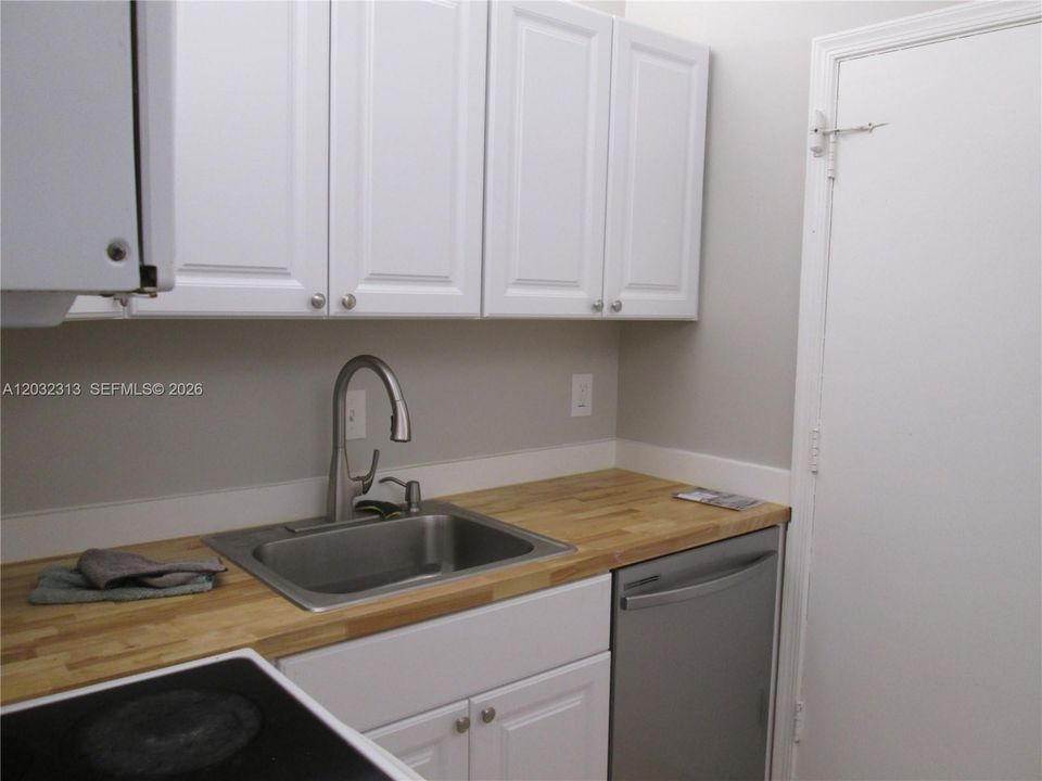 For Rent: $1,650 (2 beds, 1 baths, 875 Square Feet)