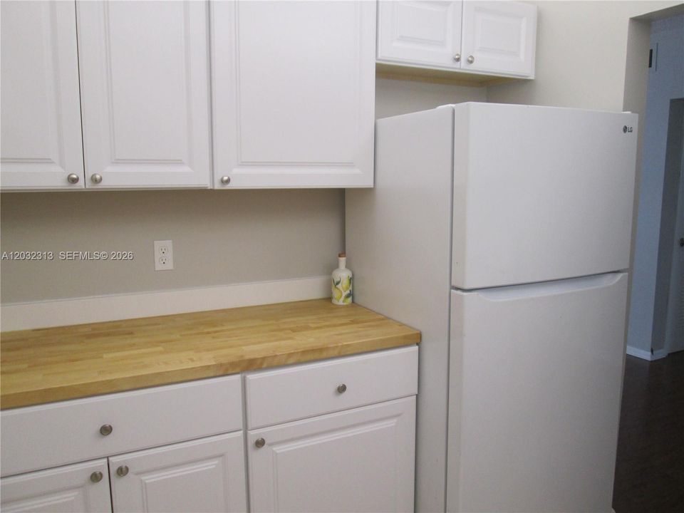 For Rent: $1,650 (2 beds, 1 baths, 875 Square Feet)