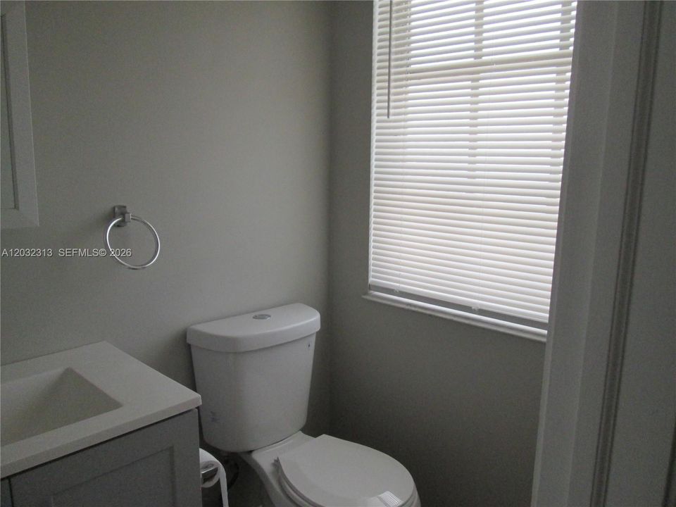For Rent: $1,650 (2 beds, 1 baths, 875 Square Feet)