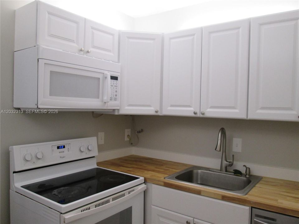 For Rent: $1,650 (2 beds, 1 baths, 875 Square Feet)