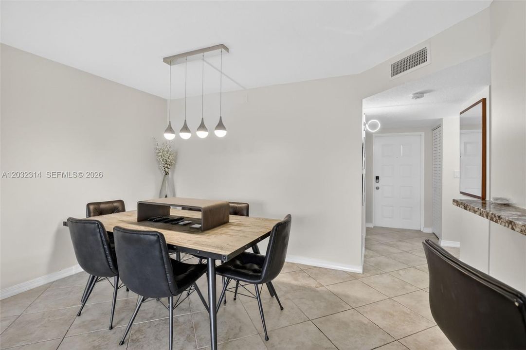 For Sale: $290,000 (3 beds, 2 baths, 1155 Square Feet)