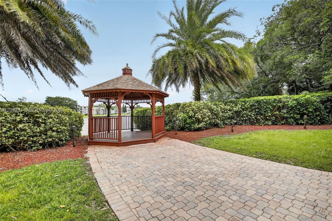For Sale: $290,000 (3 beds, 2 baths, 1155 Square Feet)
