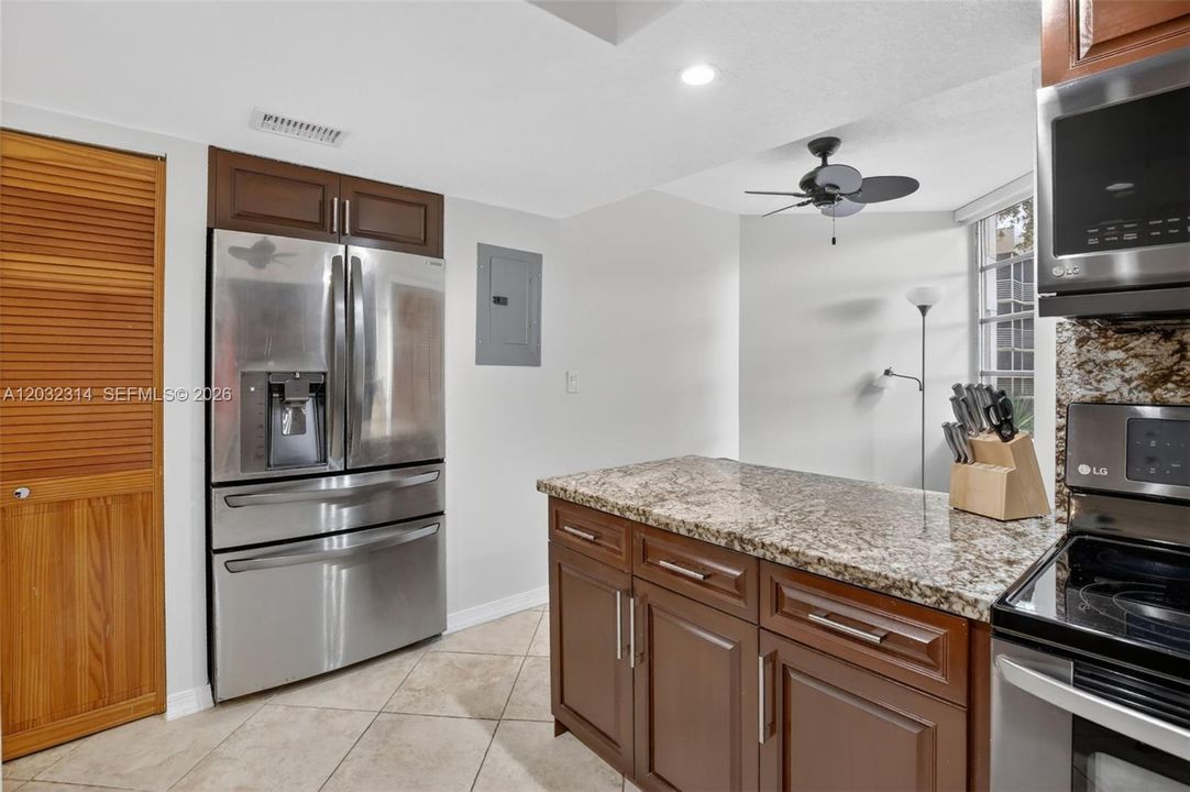 For Sale: $290,000 (3 beds, 2 baths, 1155 Square Feet)