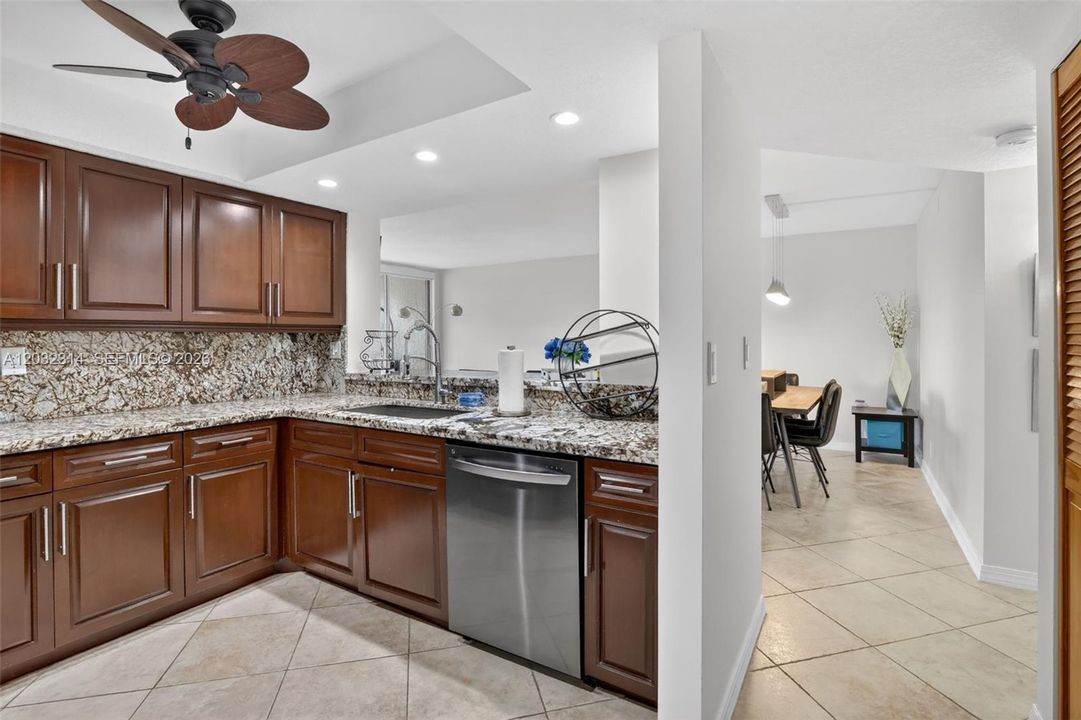For Sale: $290,000 (3 beds, 2 baths, 1155 Square Feet)