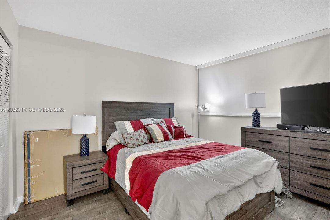 For Sale: $290,000 (3 beds, 2 baths, 1155 Square Feet)