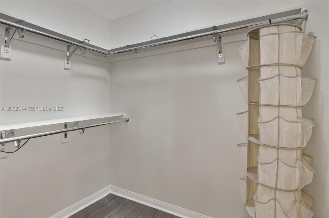 For Sale: $290,000 (3 beds, 2 baths, 1155 Square Feet)