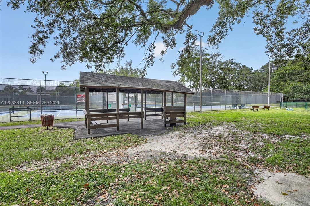 For Sale: $290,000 (3 beds, 2 baths, 1155 Square Feet)