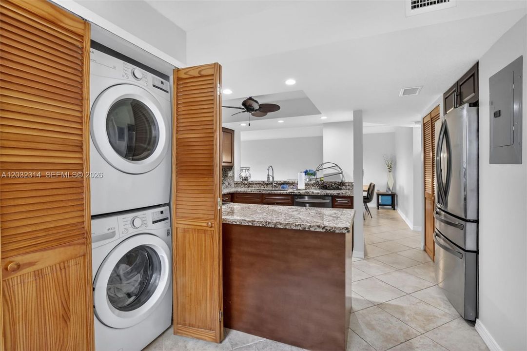For Sale: $290,000 (3 beds, 2 baths, 1155 Square Feet)