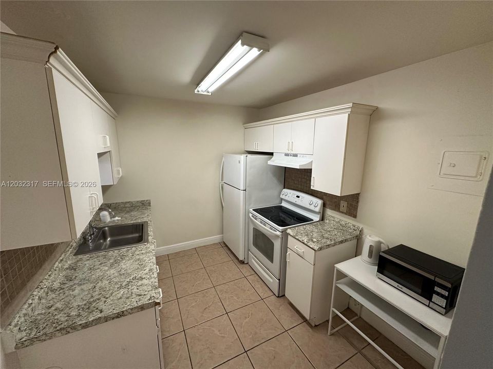 For Rent: $1,900 (2 beds, 2 baths, 990 Square Feet)