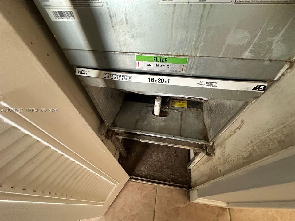 For Rent: $1,900 (2 beds, 2 baths, 990 Square Feet)