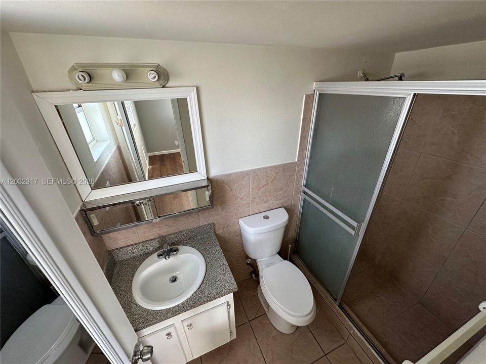 For Rent: $1,900 (2 beds, 2 baths, 990 Square Feet)