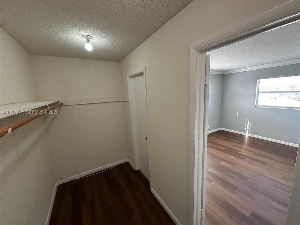 For Rent: $1,900 (2 beds, 2 baths, 990 Square Feet)