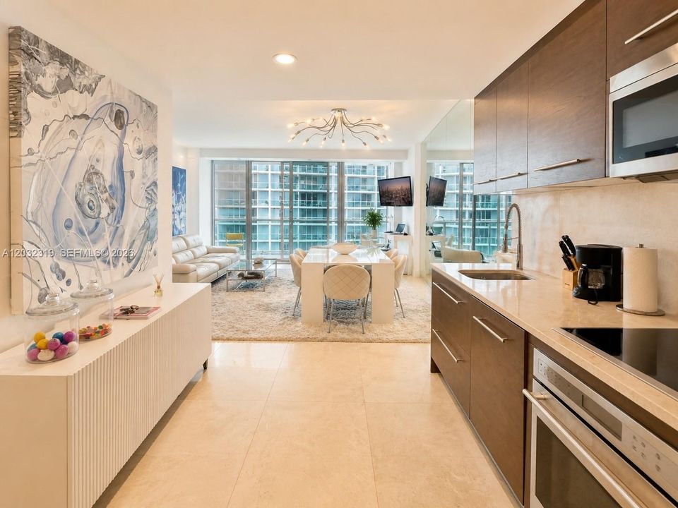 For Rent: $3,500 (1 beds, 1 baths, 732 Square Feet)