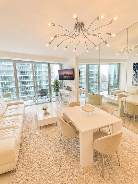 For Rent: $3,500 (1 beds, 1 baths, 732 Square Feet)