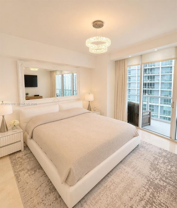 For Rent: $3,500 (1 beds, 1 baths, 732 Square Feet)