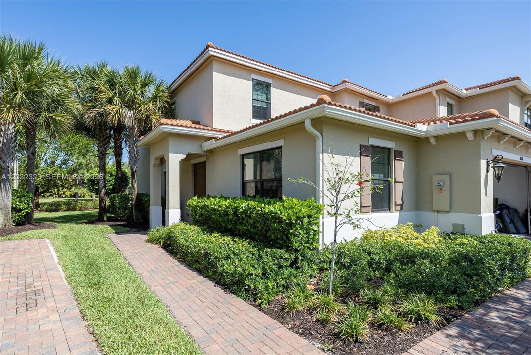 For Rent: $5,200 (4 beds, 3 baths, 2486 Square Feet)