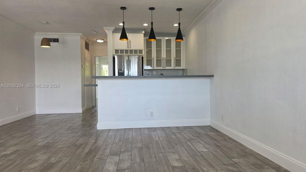 For Rent: $1,550 (1 beds, 1 baths, 700 Square Feet)
