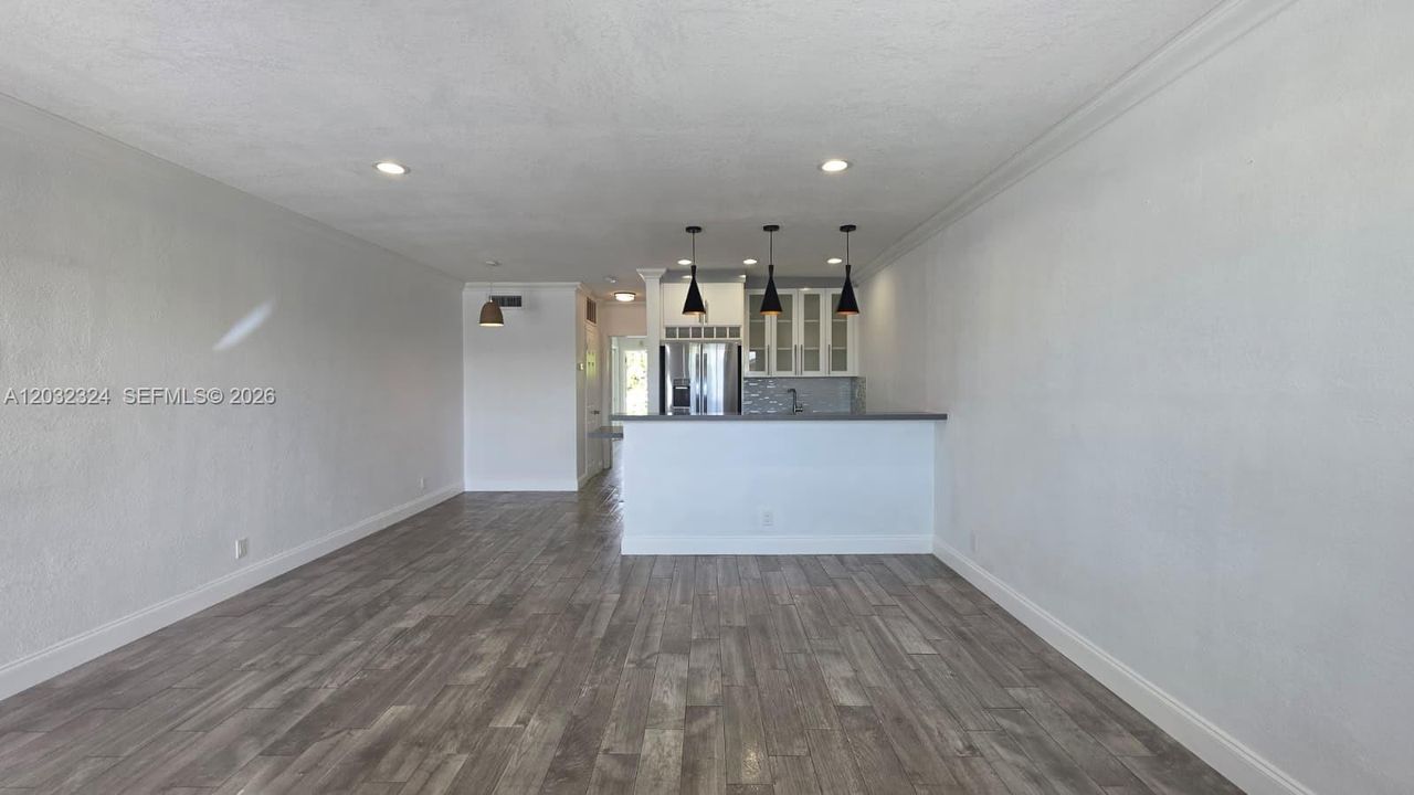 For Rent: $1,550 (1 beds, 1 baths, 700 Square Feet)