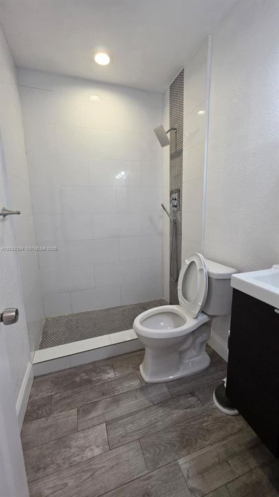 For Rent: $1,550 (1 beds, 1 baths, 700 Square Feet)
