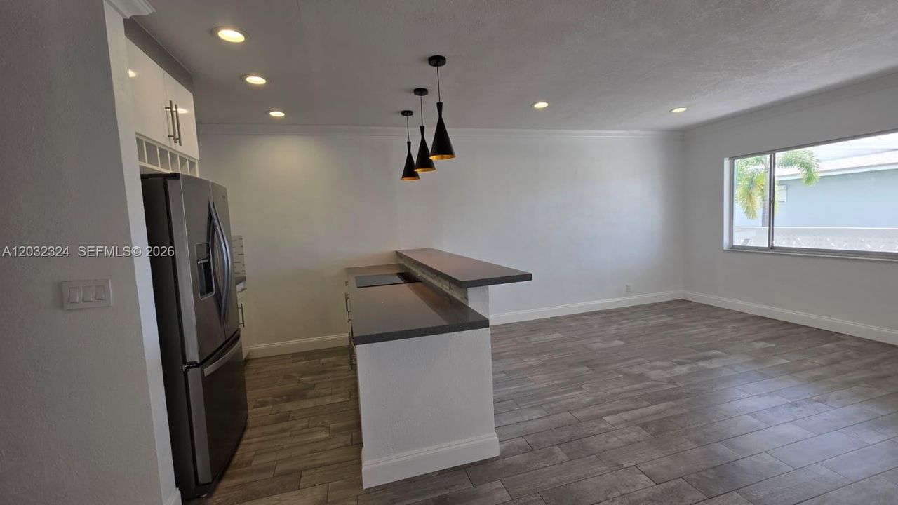 For Rent: $1,550 (1 beds, 1 baths, 700 Square Feet)